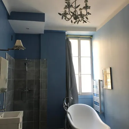 Palais Royal Apartment